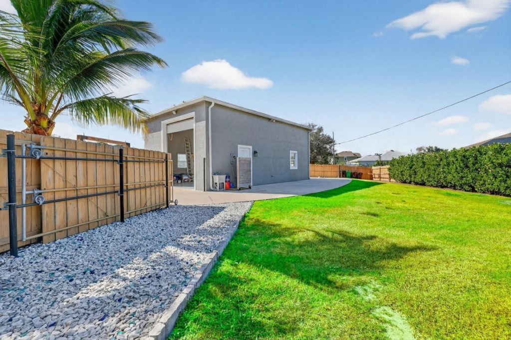 375 SW Alcan Drive, Port Saint Lucie, FL 34953 Photo