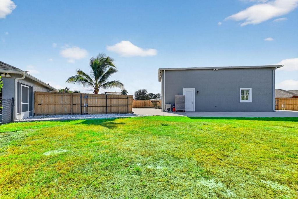 375 SW Alcan Drive, Port Saint Lucie, FL 34953 Photo