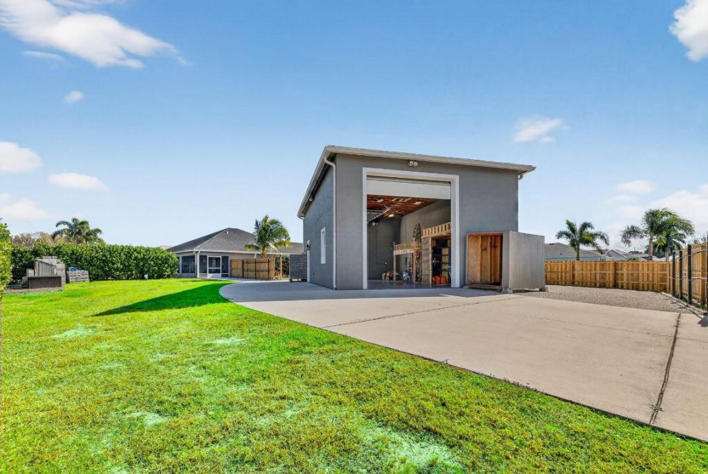 375 SW Alcan Drive, Port Saint Lucie, FL 34953 Photo