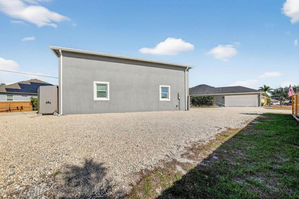 375 SW Alcan Drive, Port Saint Lucie, FL 34953 Photo