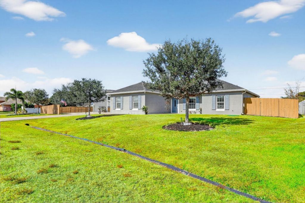 375 SW Alcan Drive, Port Saint Lucie, FL 34953 Photo