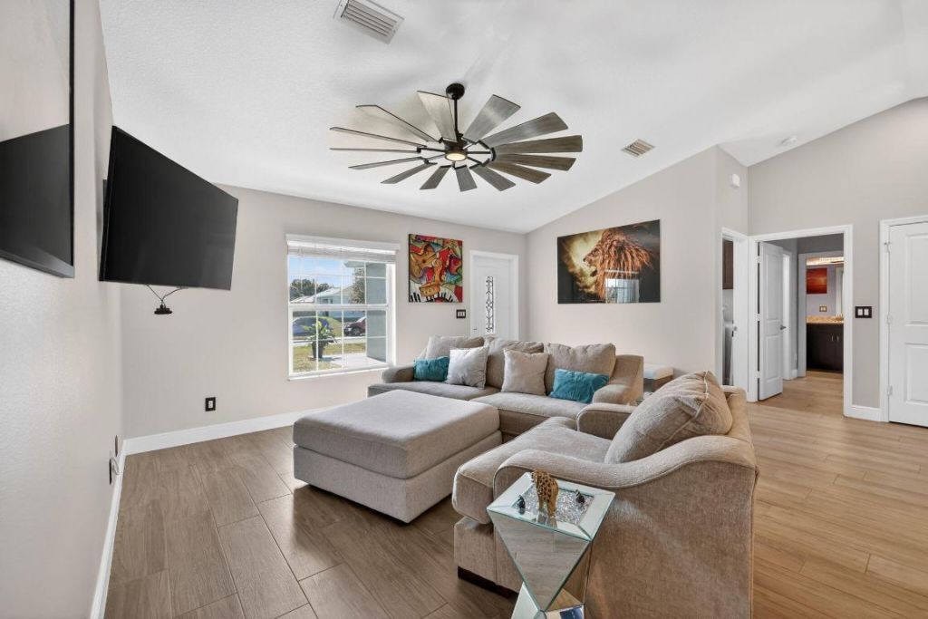 375 SW Alcan Drive, Port Saint Lucie, FL 34953 Photo