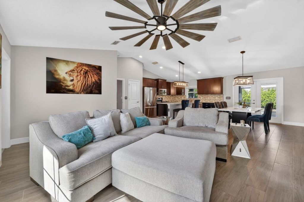 375 SW Alcan Drive, Port Saint Lucie, FL 34953 Photo