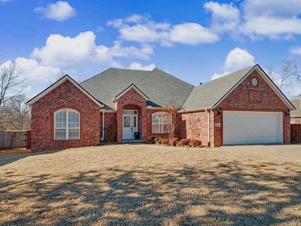 2959 N Dorchester Drive, Fayetteville, AR 72703