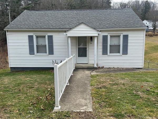 151 3rd Street, BRADLEY, WV 25818