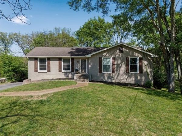425 Lakeshore Dr, Old Hickory, TN 37138