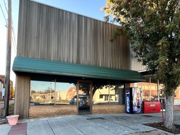 112 S Broadway Street, Walters, OK 73572