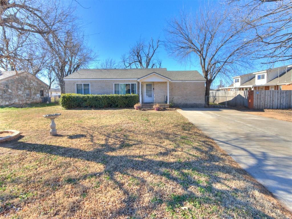 910 S 10th Street, Kingfisher, OK 73750 Main Photo