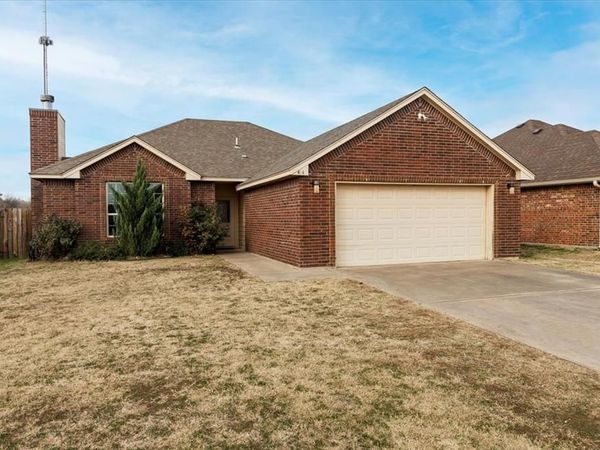 414 NW Granite Avenue, Cache, OK 73527