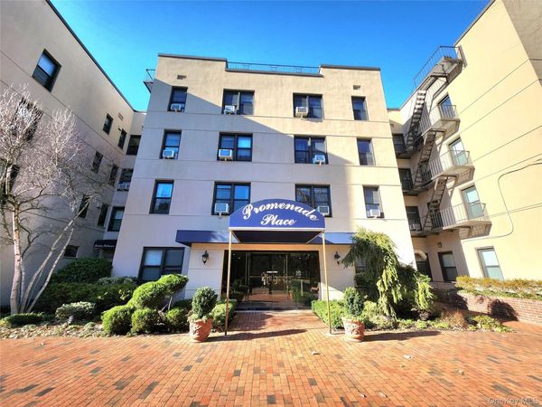 11 Wooleys Lane, Unit 2E, Great Neck, NY 11023