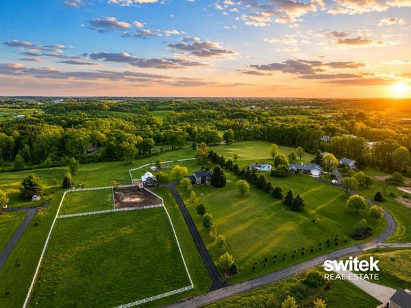 9750 Meadow Valley SE, Caledonia, MI 49316