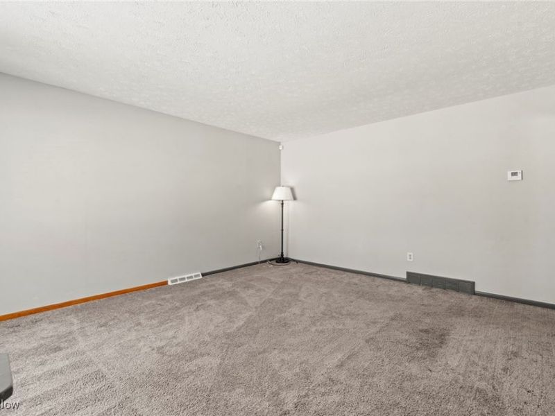 14320 Janice Drive, Maple Heights, OH 44137 Photo 4