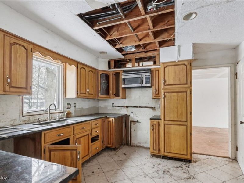 2100 W Salem Parkway, Westlake, OH 44145 Photo 13