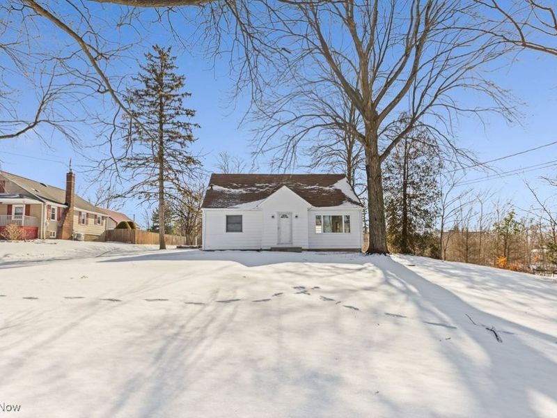 1724 Krumroy Road, Akron, OH 44312 Photo 3