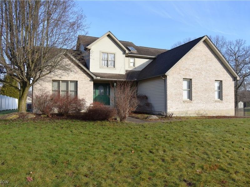 585 Creekside Drive, Hubbard, OH 44425 Photo 1