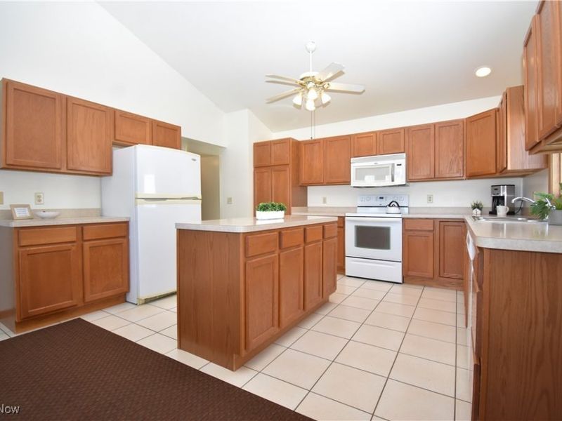 585 Creekside Drive, Hubbard, OH 44425 Photo 17