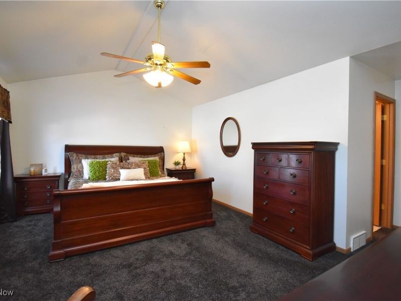 585 Creekside Drive, Hubbard, OH 44425 Photo 24