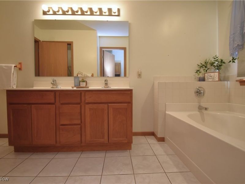 585 Creekside Drive, Hubbard, OH 44425 Photo 28