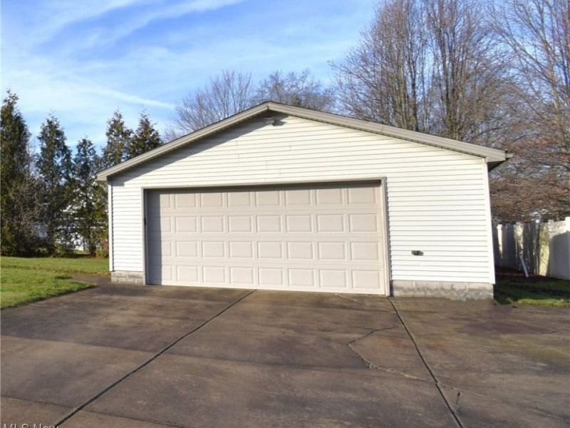 585 Creekside Drive, Hubbard, OH 44425 Photo 3