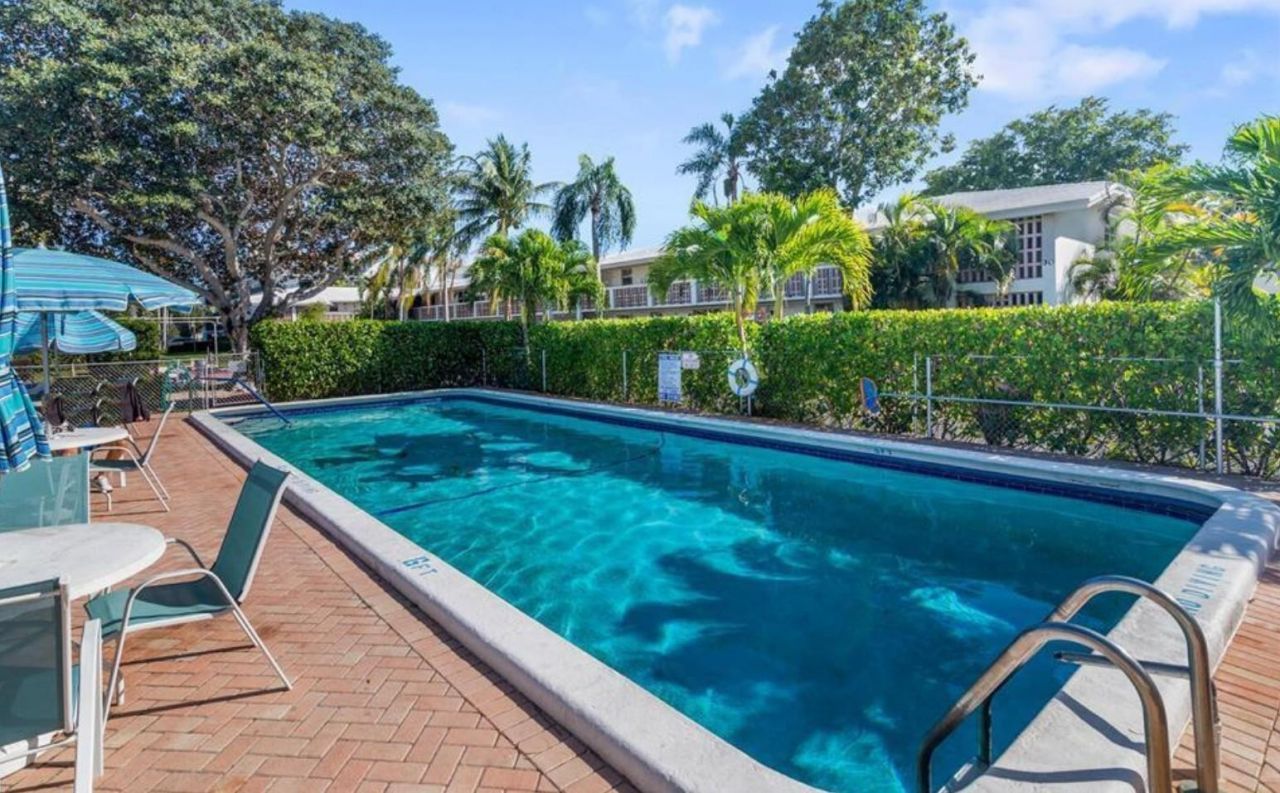 10 SE 13th Street, Unit B3, Boca Raton, FL 33432 Photo