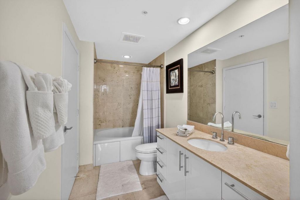 550 Okeechobee Boulevard, Unit 1618, West Palm Beach, FL 33401 Photo