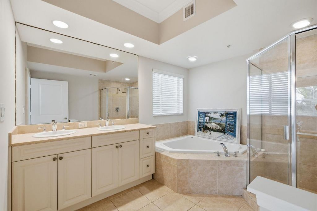 975 NW Flagler Avenue, Unit 307, Stuart, FL 34994 Photo