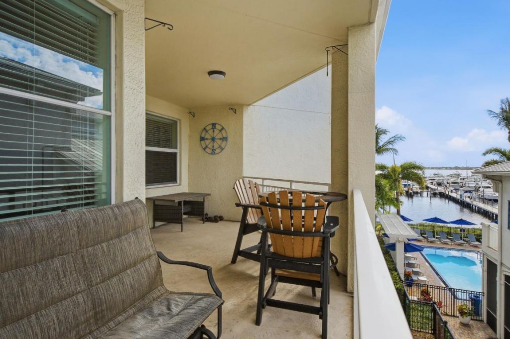 975 NW Flagler Avenue, Unit 307, Stuart, FL 34994 Photo