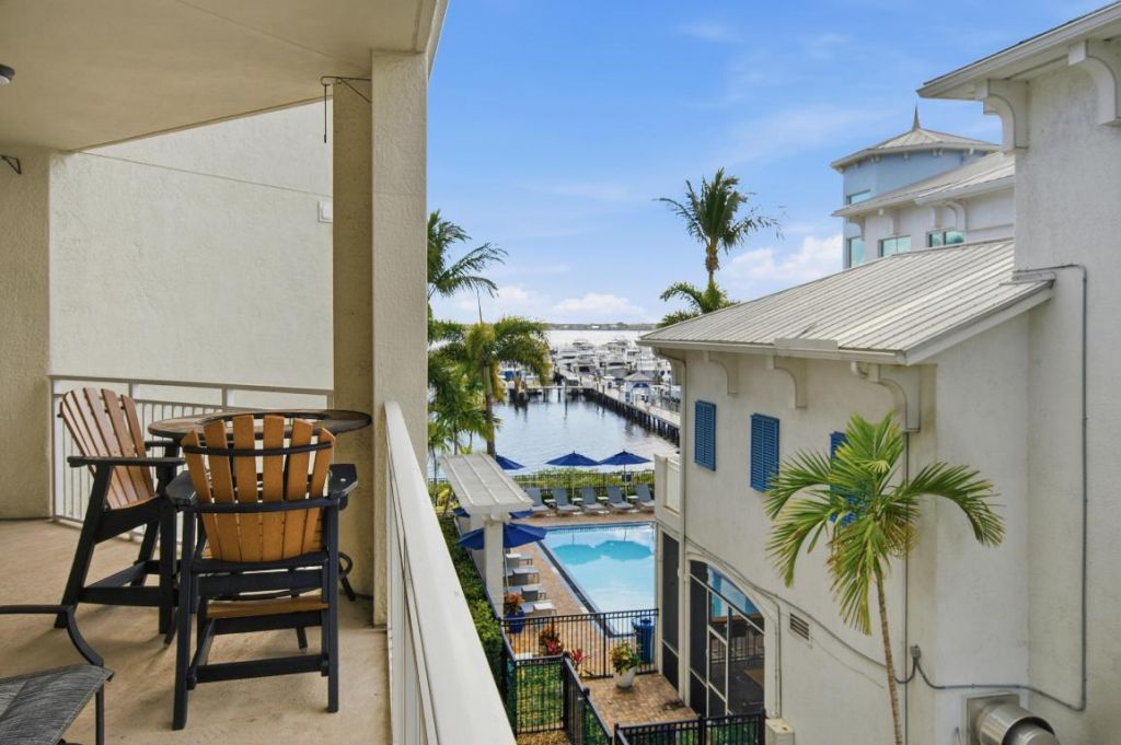 975 NW Flagler Avenue, Unit 307, Stuart, FL 34994 Photo