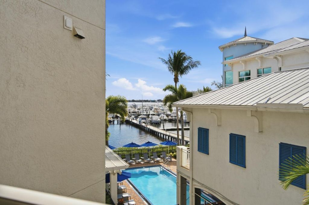 975 NW Flagler Avenue, Unit 307, Stuart, FL 34994 Photo