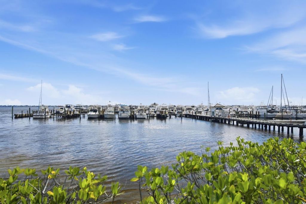 975 NW Flagler Avenue, Unit 307, Stuart, FL 34994 Photo