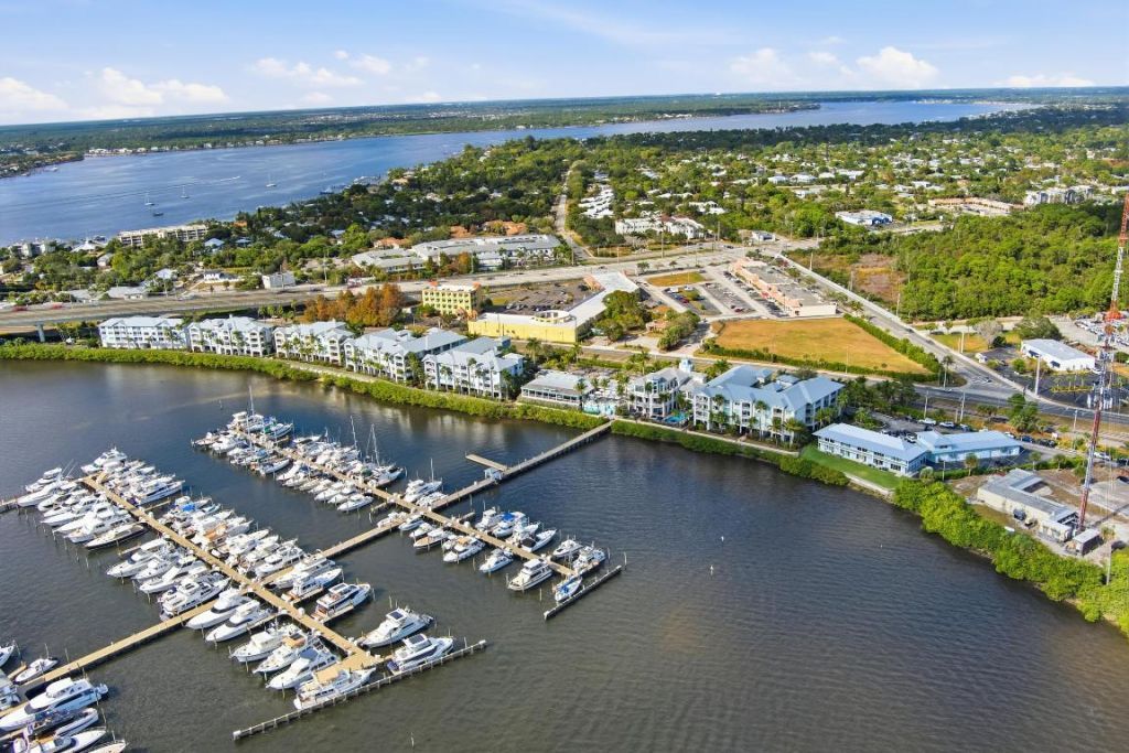 975 NW Flagler Avenue, Unit 307, Stuart, FL 34994 Photo