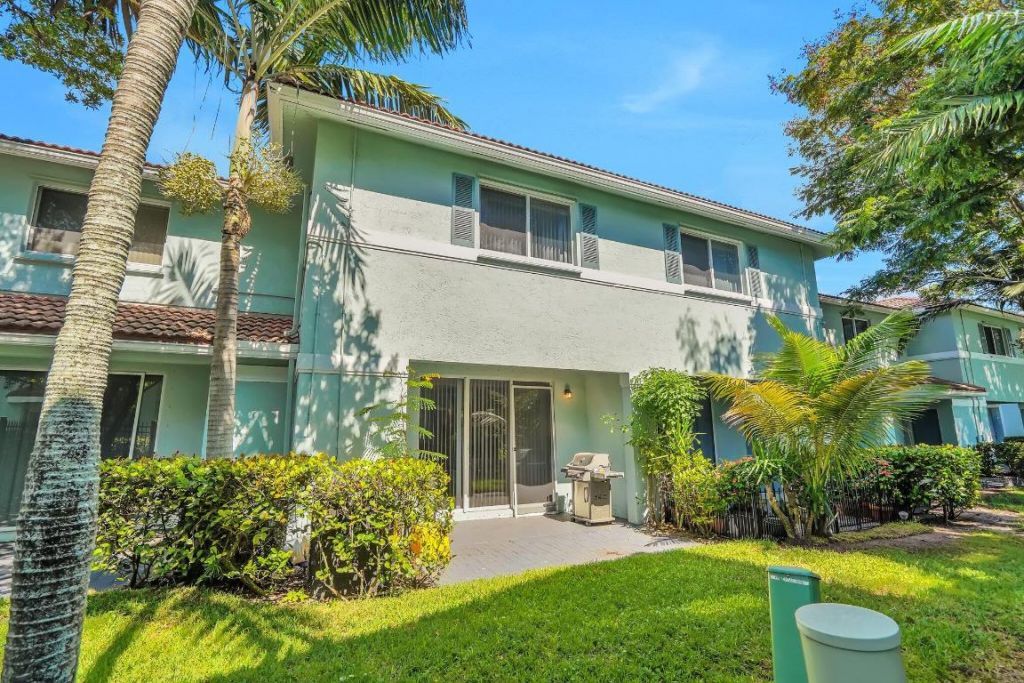 1969 Alamanda Way, Unit 1969, Riviera Beach, FL 33404 Photo