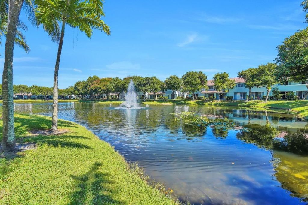 1969 Alamanda Way, Unit 1969, Riviera Beach, FL 33404 Photo