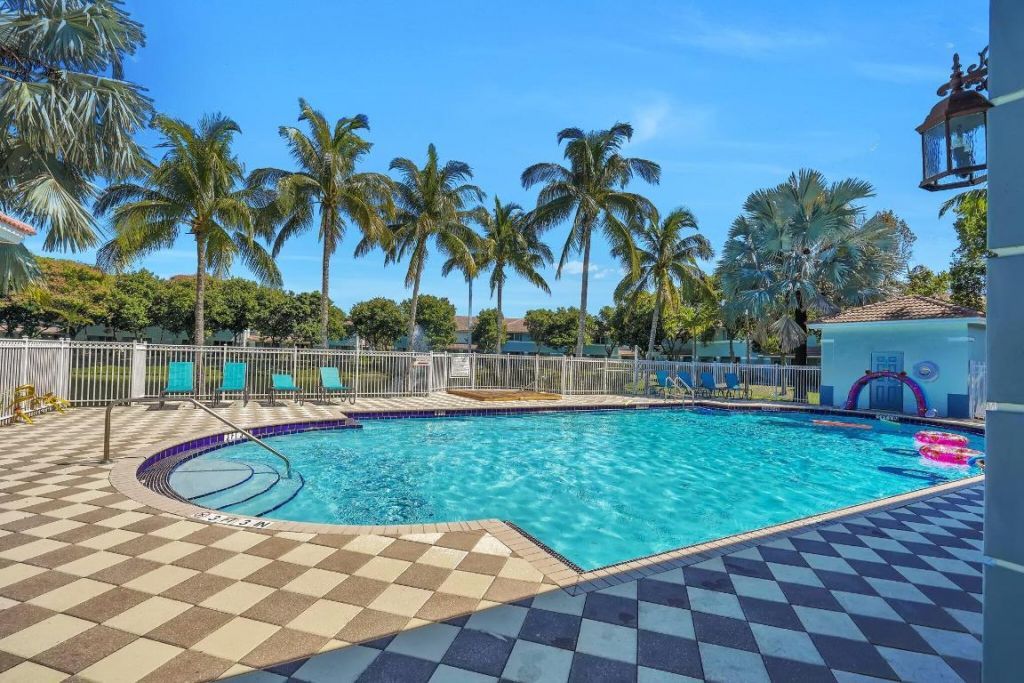 1969 Alamanda Way, Unit 1969, Riviera Beach, FL 33404 Photo