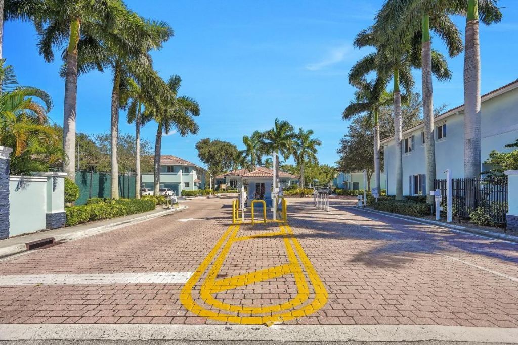 1969 Alamanda Way, Unit 1969, Riviera Beach, FL 33404 Photo