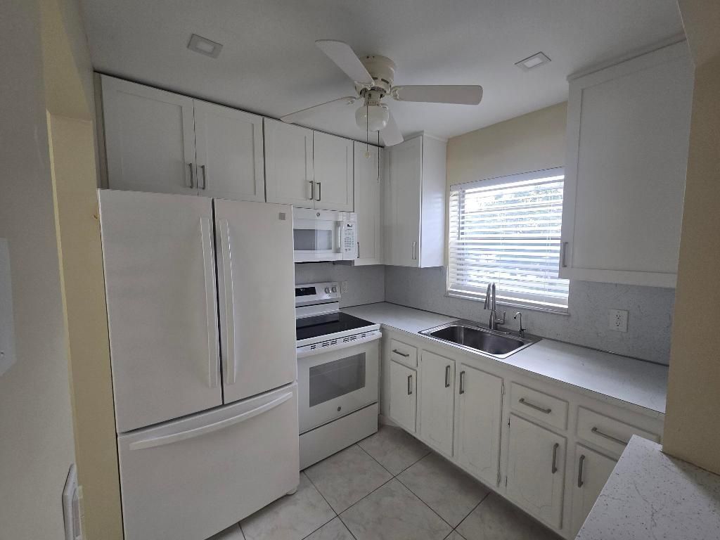 17 Cambridge A, West Palm Beach, FL 33417 Photo