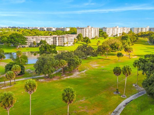 3900 Oaks Clubhouse Drive, Unit 503, Pompano Beach, FL 33069