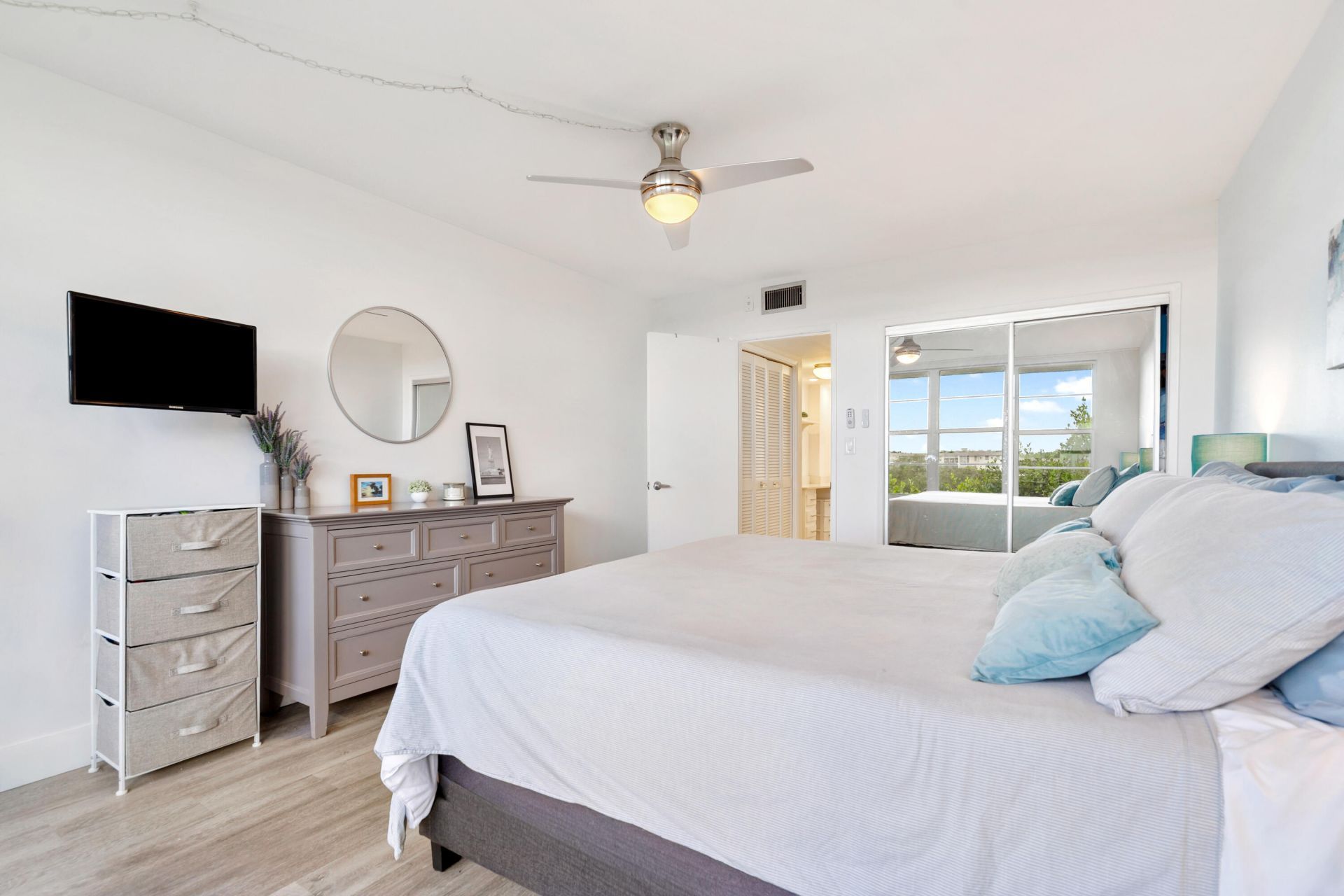 3900 Oaks Clubhouse Drive, Unit 503, Pompano Beach, FL 33069 Photo