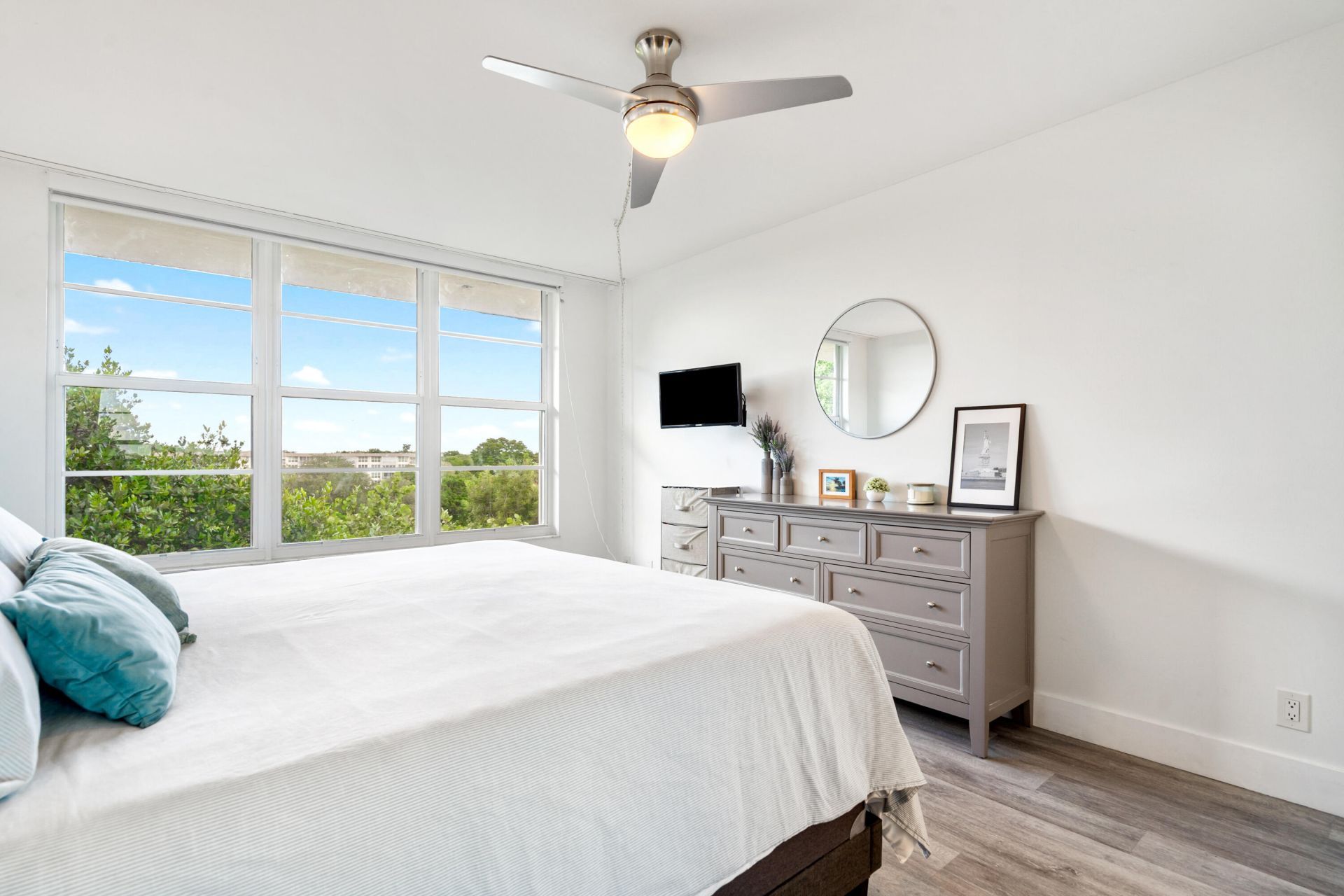 3900 Oaks Clubhouse Drive, Unit 503, Pompano Beach, FL 33069 Photo