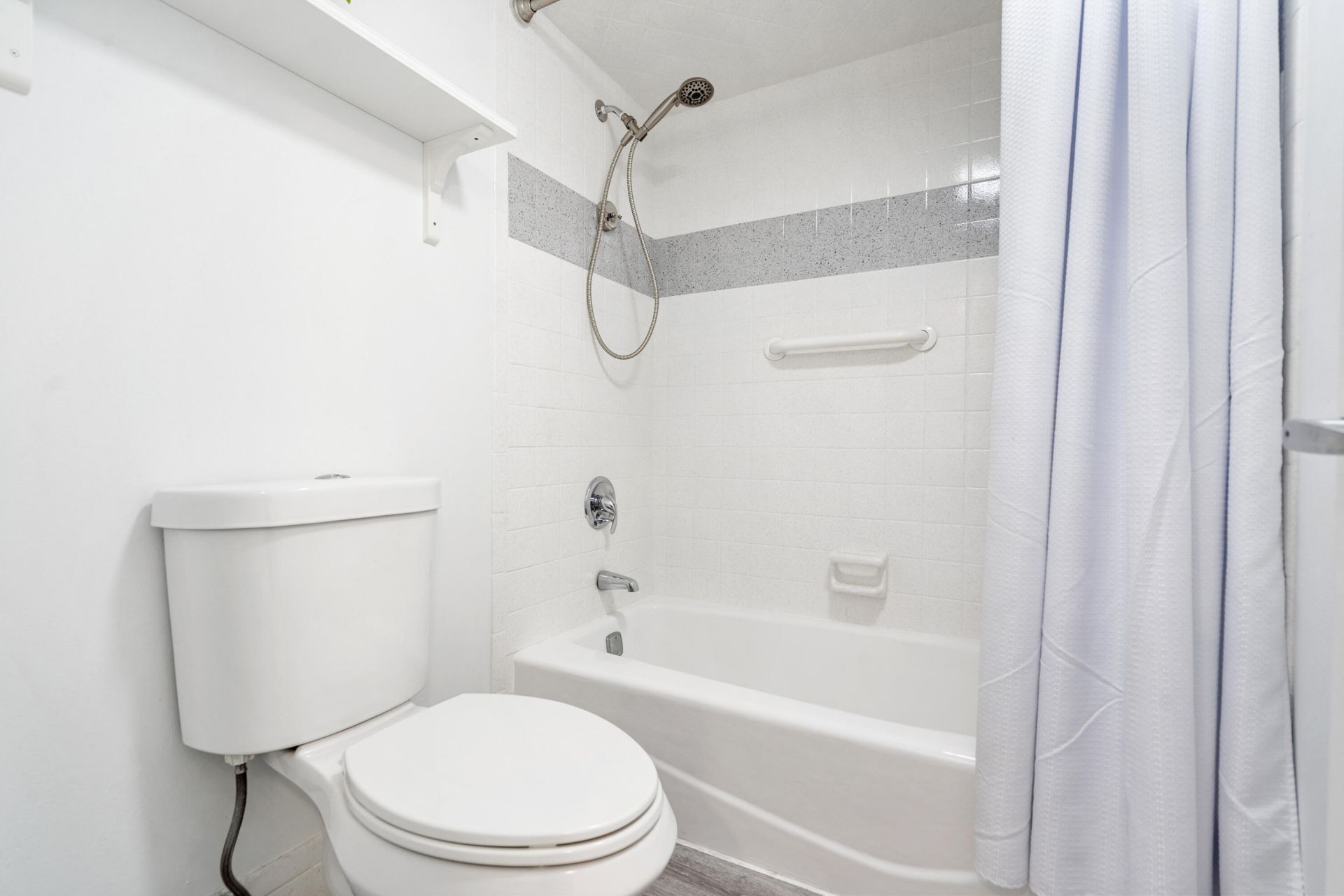 3900 Oaks Clubhouse Drive, Unit 503, Pompano Beach, FL 33069 Photo