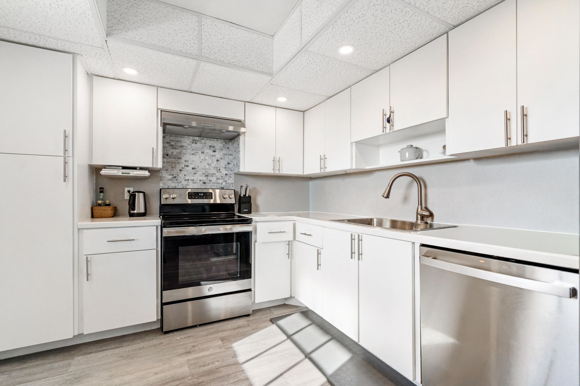 3900 Oaks Clubhouse Drive, Unit 503, Pompano Beach, FL 33069 Photo