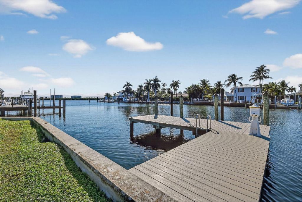 122 Arlington Place, West Palm Beach, FL 33405 Photo