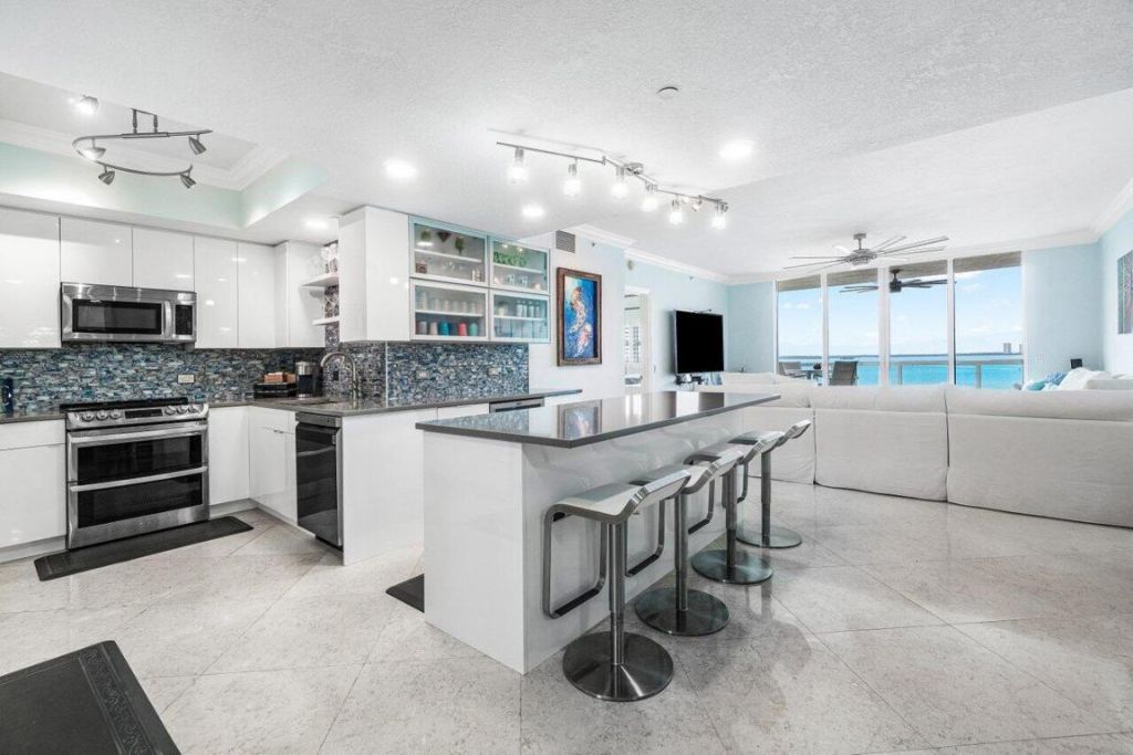 2650 Lake Shore Drive, Unit 701, Riviera Beach, FL 33404 Photo