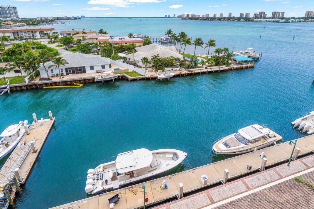 2650 Lake Shore Drive, Unit 701, Riviera Beach, FL 33404 Photo