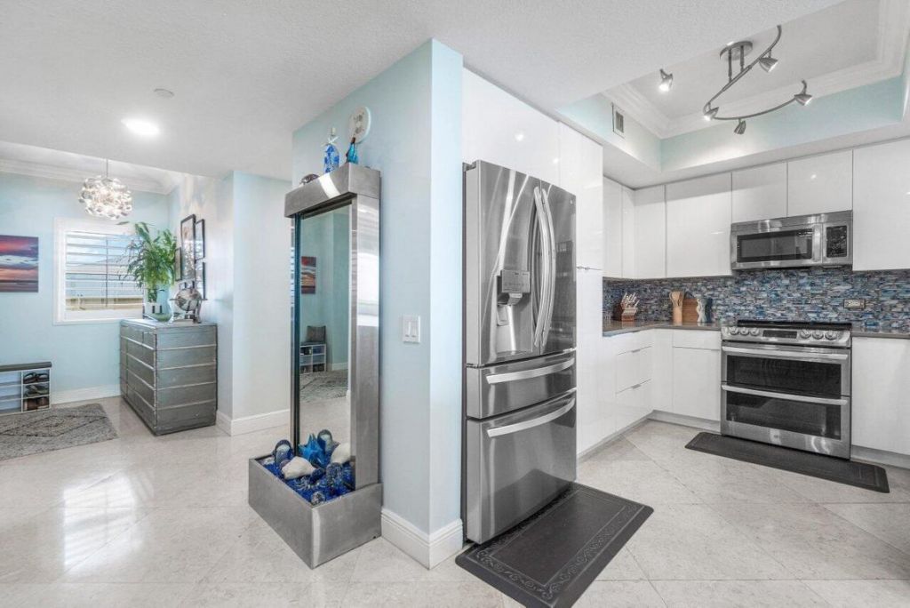 2650 Lake Shore Drive, Unit 701, Riviera Beach, FL 33404 Photo