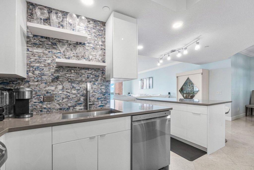 2650 Lake Shore Drive, Unit 701, Riviera Beach, FL 33404 Photo