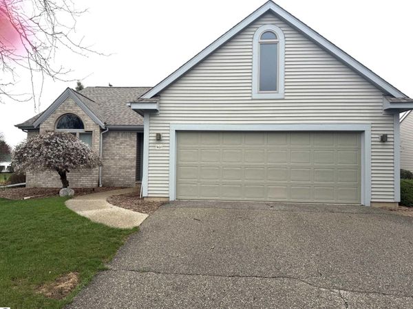 5620 Spring Knoll Drive W, Bay City, MI 48706