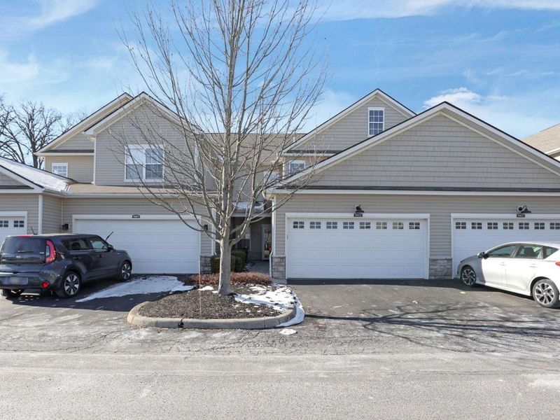 9073 Polaris Lakes Drive, Columbus, OH 43240 Photo 1