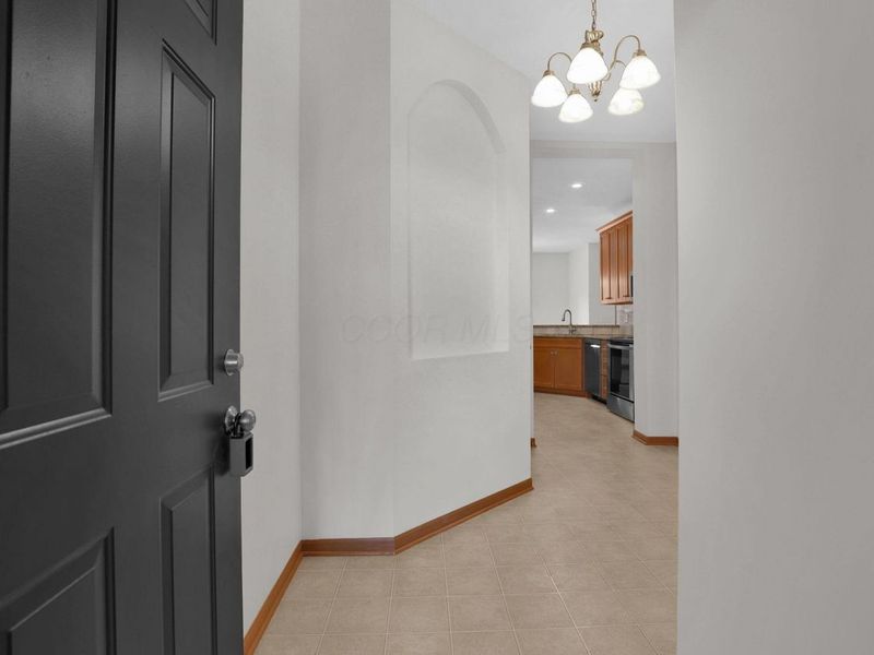 9073 Polaris Lakes Drive, Columbus, OH 43240 Photo 4