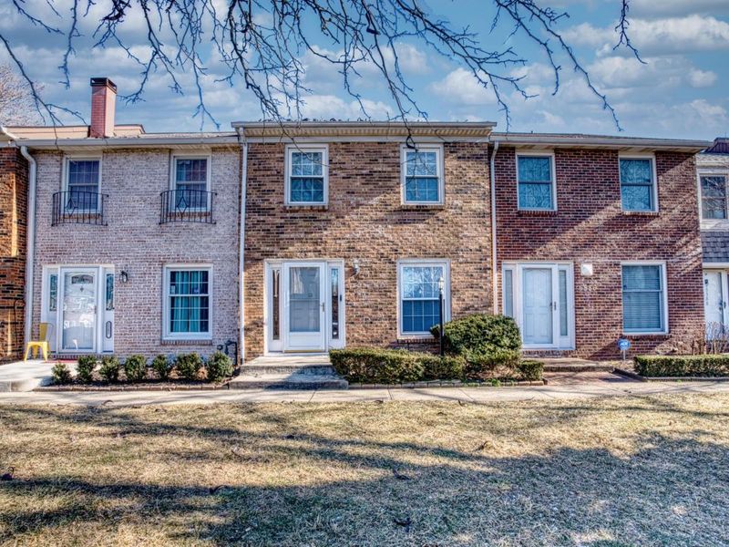 5584 Brackenridge, Unit R7, Columbus, OH 43228 Photo 1